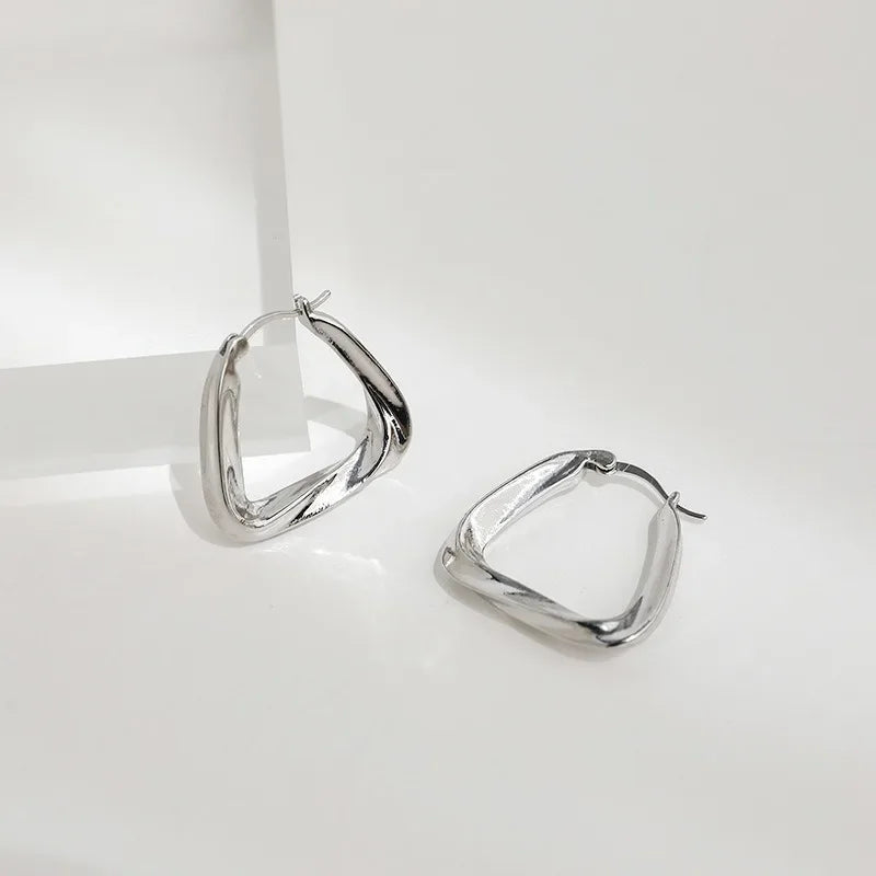 Brinco Argola Quadrada Geométrica Ouro 18k.